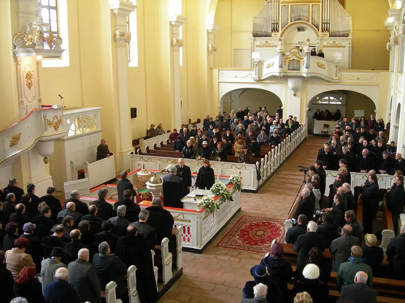 Sípos Tas Töhötöm esperes úr beiktatása a gyomai Református Templomban