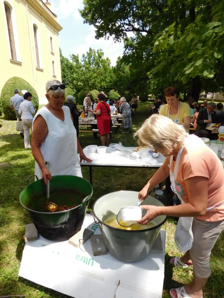 Pünkösdi istentisztelet, konfirmáció és konfirmandus találkozó 2017